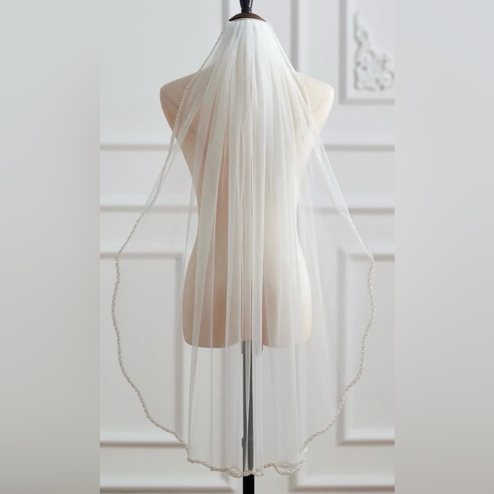 NWT Elegant Pure Off White Bridal Veil with Beaded Edge